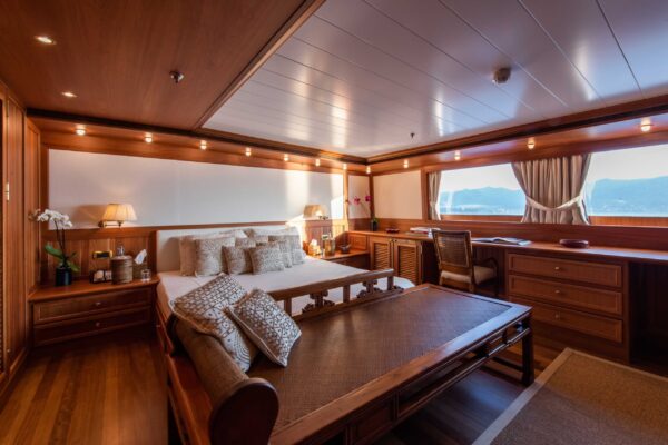 Bleu de Nimes Yacht for Sale