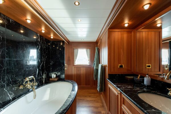 Bleu de Nimes Yacht for Sale